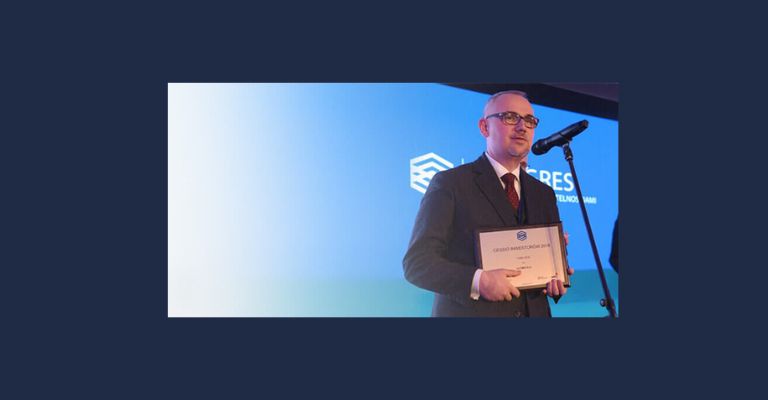 Prezes Adam Parfiniewicz odbiera Laur CESSIO Inwestorów 2018 w imieniu B2 Impact