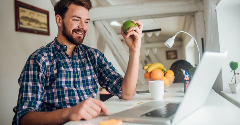 W B2 Impact na pracowników czekają owoce, warzywa i różne niespodzianki w wybrane dni w biurze.