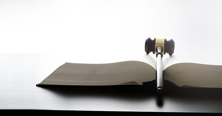 Różnica między firmą windykacyjną a komornikiem